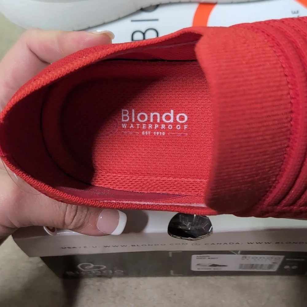 Blondo Women's Waterproof Karen Red Knit - Picture 6 of 8